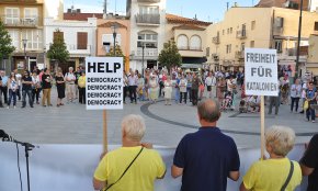 Llaços grocs efímers el dia que els Jordis complien els vuit mesos a la presó