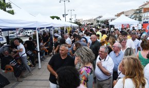 Solidaritat i perruqueria es donen cita al port en una nova edició de Deixa't prendre el pèl (CONTÉ GALERIA FOTOGRÀFICA)
