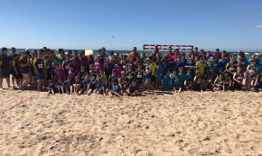 El CH Cambrils tanca la temporada amb un torneig d'handbol platja