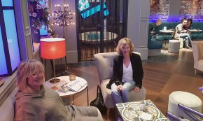 Els artistes Nuri Mariné i David Callau cedeixen quadres a la sèrie «Com si fos ahir» de TV3