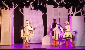 L'obra «L'aneguet lleig» torna a captivar el públic familiar del cicle «Diumenges al Teatre»