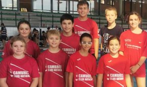 Els nedadors i nedadores del Cambrils Club Natació disputen la primera jornada de la Lliga benjamí i aleví