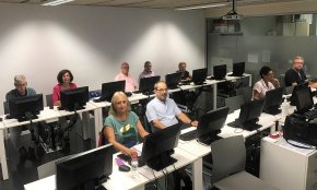 Els tallers de noves tecnologies, les classes de pilates i les rutes saludables pel municipi, novetats d'enguany al Casal de la Gent Gran