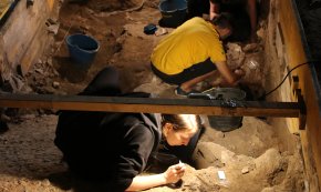 Una exposició mostra la recerca prehistòrica feta al Parc Natural de la Serra de Montsant