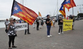 Les Àvies i Avis per la Independència es mantenen ferms en les seves concentracions silencioses al Port