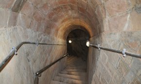 La reobertura del refugi del carrer de les Creus i l'arribada de la Flama del Canigó, primers actes de la Festa Major de Sant Pere