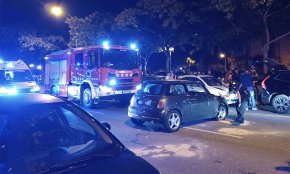 Un accident a l'avinguda de la Llosa se salda amb un cotxe bolcat i tres persones ferides