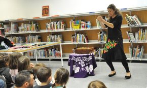 Sessió de contes sobre ciència adreçada als més menuts a càrrec de Gisela Llimona