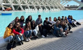 Un grup de joves cambrilencs gaudeixen d'un cap de setmana cultural a València 