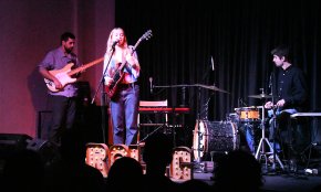 L'Ateneu juvenil acull el concert d'El vespre del Pròleg, amb les actuacions de Maria Hein i Anna Andreu