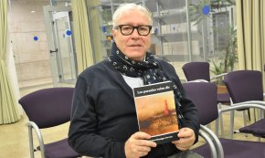 Robert Benaiges presenta el poemari Les paraules volen dir: «Quan em posen un llapis a la mà no tinc remei»