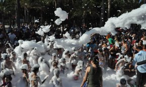 Animació i bany d'escuma per als més petits amb la companyia Xip Xap