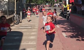 Uns 400 alumnes participen a la 1a edició de la Gran Cursa Marinada