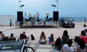 Concert de blues al passeig de les Palmeres amb el grup La Blueseria