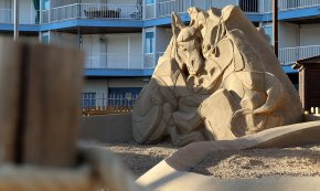 Vuit imatges icòniques de la història de l'art, protagonistes del 23è pessebre de sorra de la Pineda