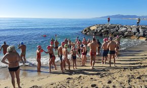 La platja del Cavet acull una nova edició de la Sant Silvestre aquàtica