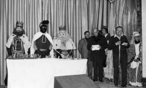 Entrega de figures als guanyadors del XXVI Concurs de Pessebres / Gener 1976