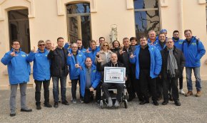 L'AAA La Salle fa una donació econòmica de 1.000 euros a l'associació Swim for ELA