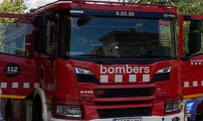 S'incendia un vehicle al carrer de la Metal·lúrgia, al polígon de Belianes
