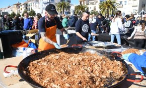 Fideus amb galera  combinada amb música «boomer» per encetar la primera gran cita gastronòmica de l'any (CONTÉ GALERIA FOTOGRÀFICA)
