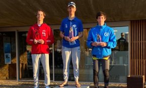 Els regatistes Joan Fargas i Laura Williams, al podi de la VIII Guíxols Cup