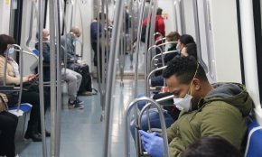 La mascareta deixa de ser obligatòria al transport públic