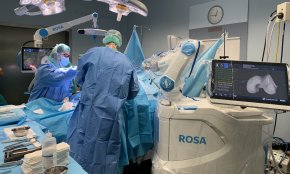 Pugen les llistes d'espera per a proves diagnòstiques i l'especialista però baixen en algunes operacions com les de cor