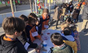 L'escola Guillem Fortuny organitza la 1a Fira de ciència al carrer «Science Market Day»