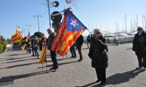 Les Àvies i Avis per la Independència protagonitzen una nova concentració silenciosa al Port abans de celebrar el seu cinquè aniversari
