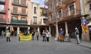Les Àvies i Avis per Independència es mantenen ferms en les seves trobades setmanals a la plaça de la Vila