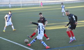 El FC Cambrils perd a casa davant el Reus de Tota la Vida