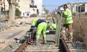 Comencen els primers treballs de desmantellament de la via fèrria a Cambrils