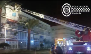 Un incendi en un pis a l'avinguda de la Diputació obliga a desallotjar l'immoble i dues persones són ateses per inhalació de fum