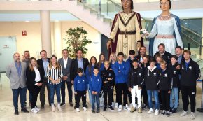 L'Ajuntament ofereix una recepció a l'equip de regates del Club Nàutic   