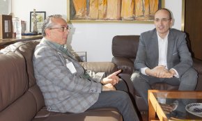 Revista Cambrils i Repsol signen un acord de col·laboració per la celebració dels 70 anys de la publicació