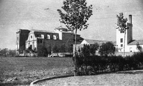 Vista de l'ermita de la Mare de Déu del Camí des del passeig de l'Estació