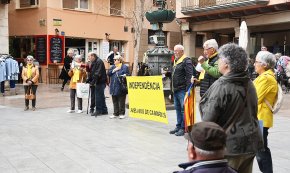 Nova concentració de les Àvies i Avis abans de l'aturada per la Setmana Santa