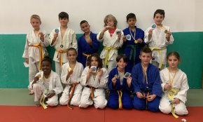 Àmplia representació cambrilenca de judokes benjamins i alevins a la competició interclubs del club Dojo Tarraco