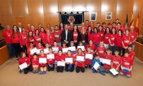 L'Ajuntament reconeix la trajectòria i els èxits esportius del Cambrils Club Natació