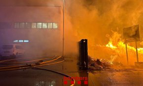 Incendi sense ferits a la planta de compostatge de Botarell