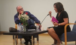 Helena Martínez-Ferreruela, poetessa: «La vida és un teatre on tots volem sortir a escena»