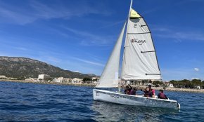 Una vuitantena d'alumnes de Vandellòs i l'Hospitalet de l'Infant participen en el programa de vela Esport Blau Escolar