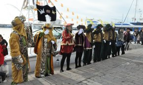Els Heralds reials arriben per mar per anunciar l'arribada dels Reis Mags d'Orient