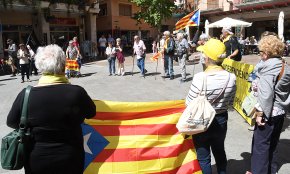 Àvies i Avis, sota l'atenta mirada de turistes i visitants