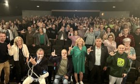 Emoció i riures a la projecció d’«Unzué. L’últim equip del Juancar» al cinema Rambla de l’Art
