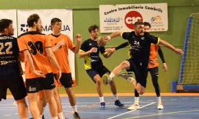El CH Cambrils guanya a la pista del Sant Vicenç i s'assegura la permanència