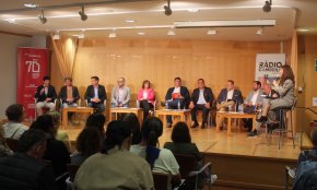 Un debat electoral a 10 bandes i amb la pluja com a teló de fons