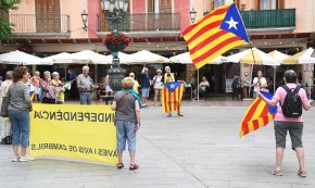 Les Àvies i Avis, infal·libles a la seva cita setmanal a la plaça de la Vila