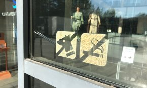 Ciutadans sol·licita que es permeti l'accés de gossos a l'Ajuntament