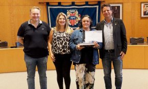 L'Ajuntament homenatja la campiona d'halterofília Encarna Garcia